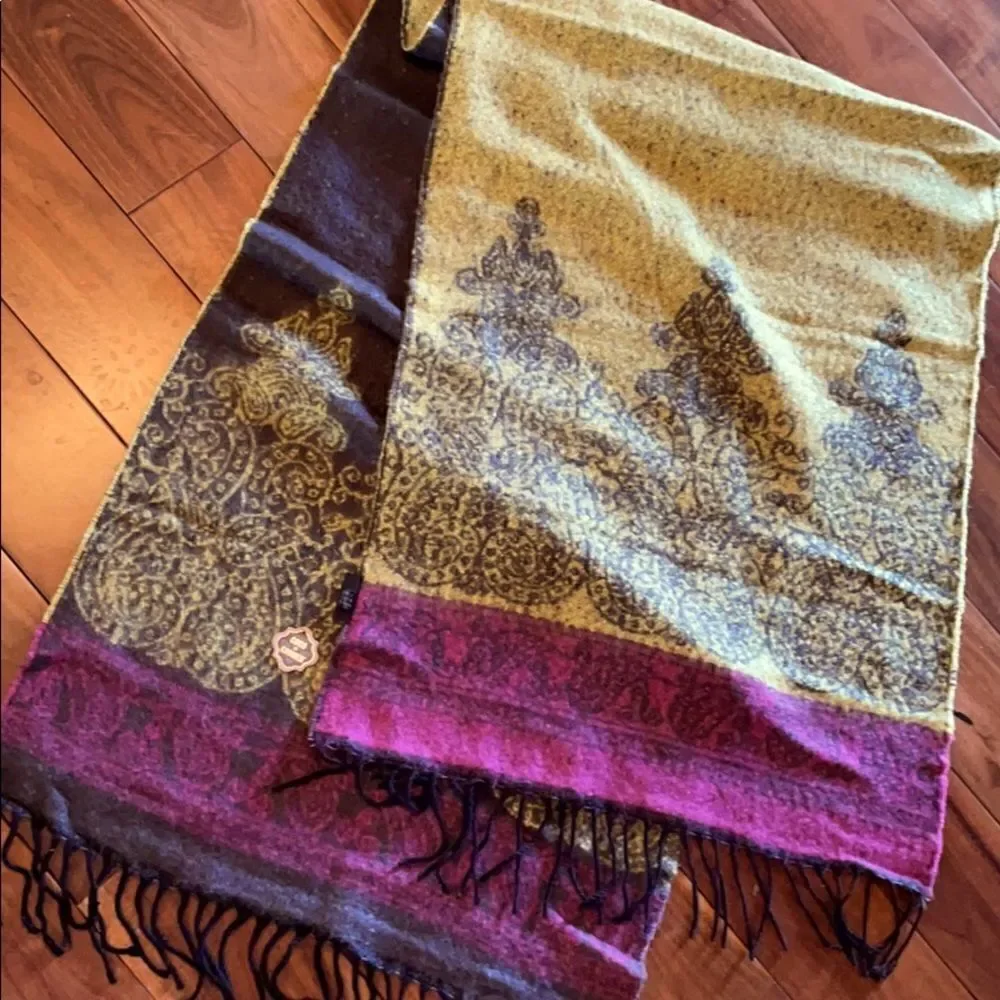 NWT. Coco & Carmen Ombré Scarf/Wrap
